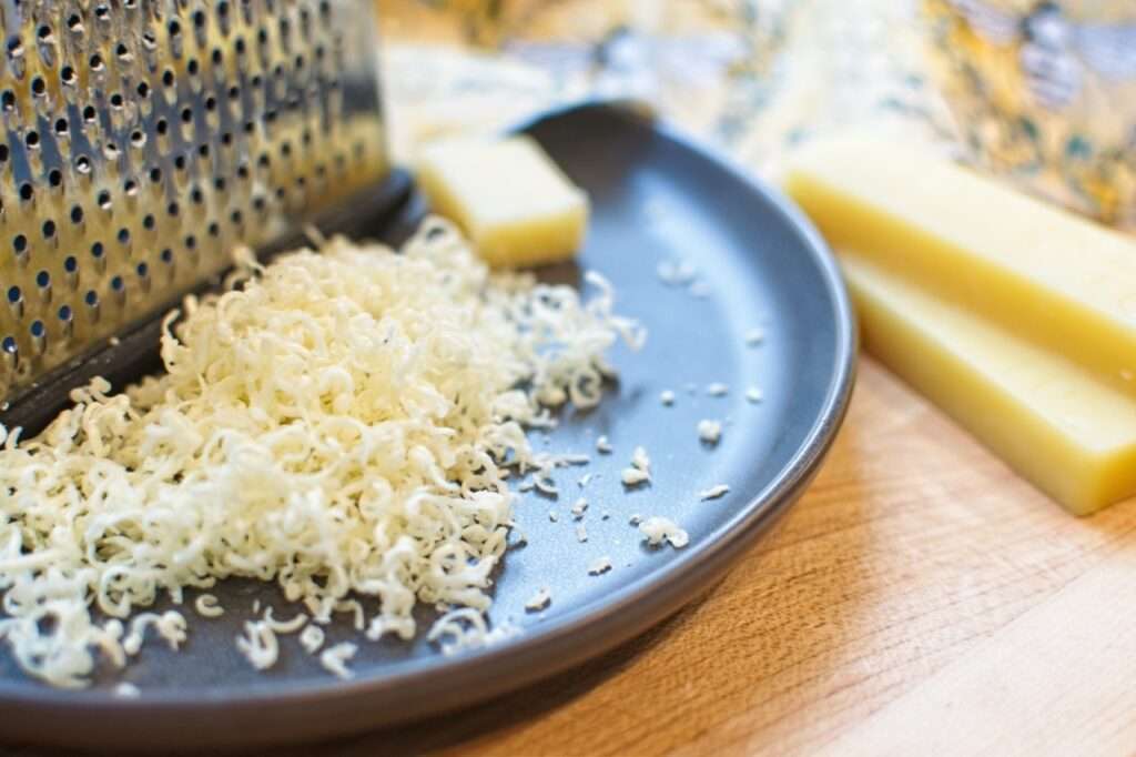 beeswax shavings for making beeswax wrpas